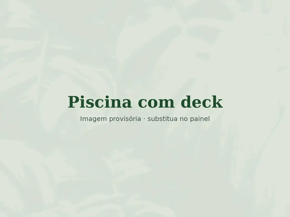 Piscina com deck